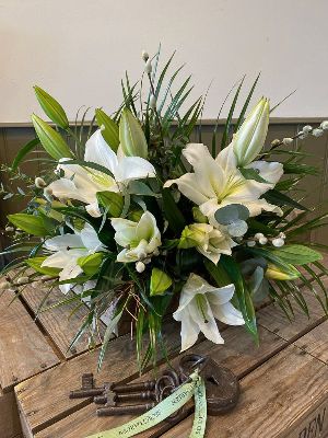Luxury Simply Lily Handtied